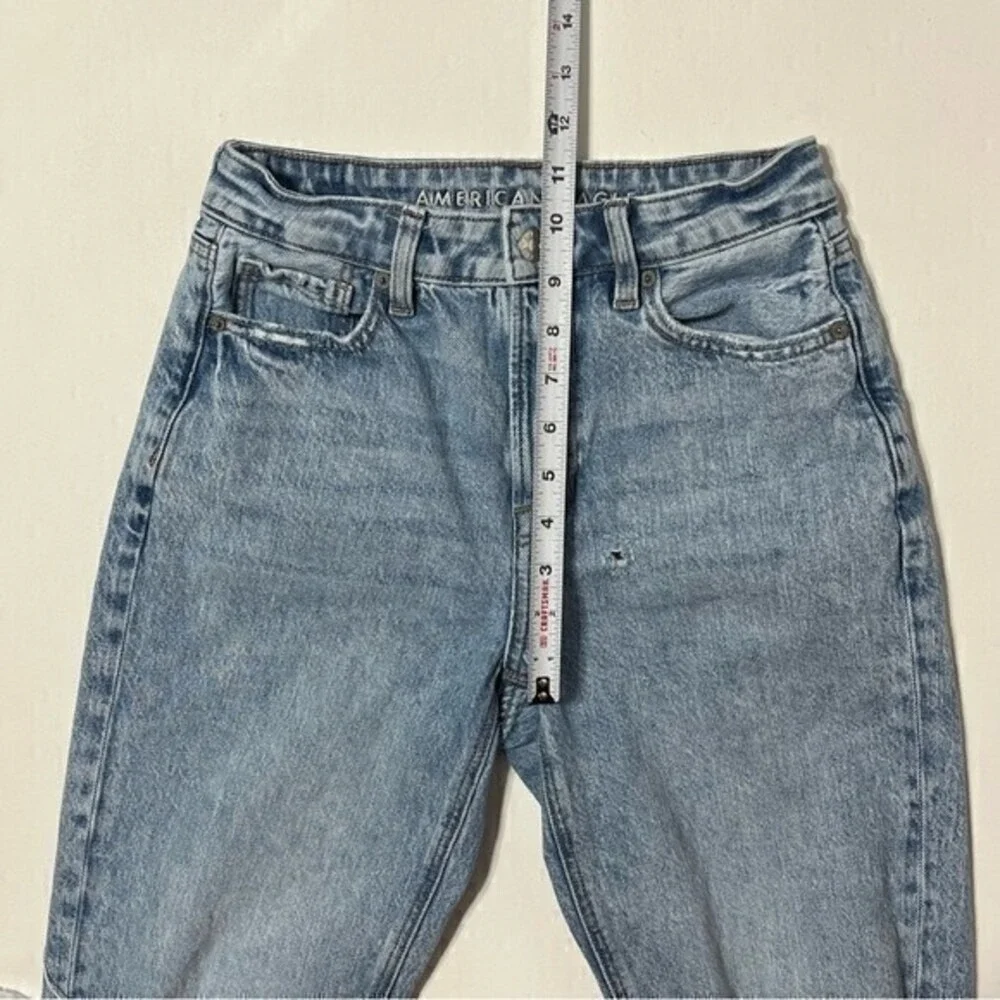 American Eagle Mom Straight Jeans Womens 2 Light Wash Distressed High Rise Denim